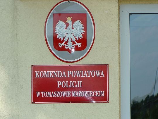 Dzielnicowi pomogli niepełnosprawnemu, który wpadł do stawu