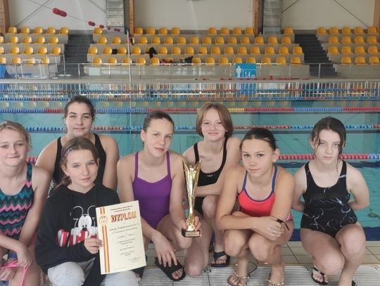 Dziewczęta z „Dwunastki” świetnie pływają