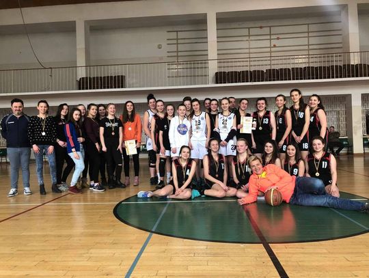 Dziewczęta z „Trójki” piąte w województwie w koszykówce