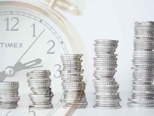 Ekonomista: szybko rośnie dochód rozporządzalny, ale Polak wciąż może kupić mniej niż Niemiec