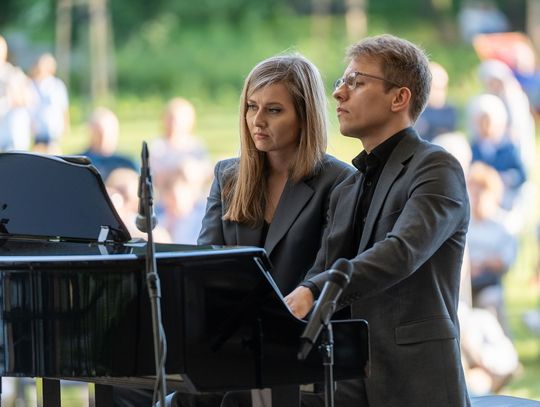 Fortepianowe dźwięki przegoniły chmury nad miastem