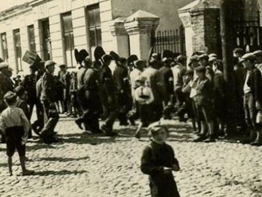 Fundacja Pasaże Pamięci zaprasza na wirtualny spacer po tomaszowskim getcie i na lekcję wokół przewodnika