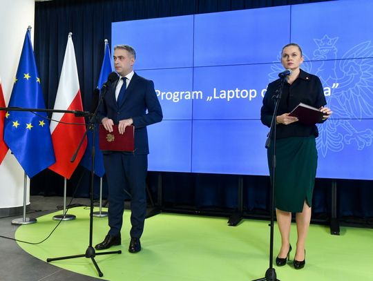 Gawkowski: dzisiaj zawieszamy program "Laptop dla ucznia"