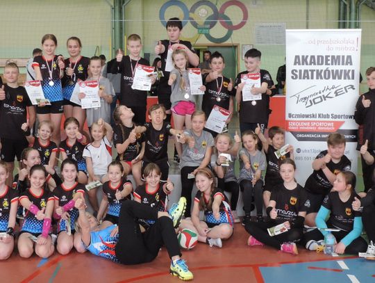 Grali najmłodsi z Akademii Siatkówki "JOKER" 