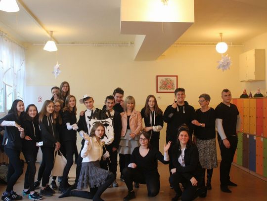 Grupa Teatralna INNI wystawiła "Pociąg do poezji" w Przedszkolach nr 5, 7 i 19