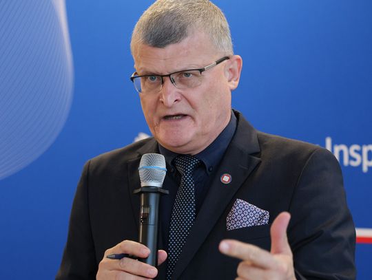 Grzesiowski: od poniedziałku w szkołach przygotowania do szczepień przeciw HPV