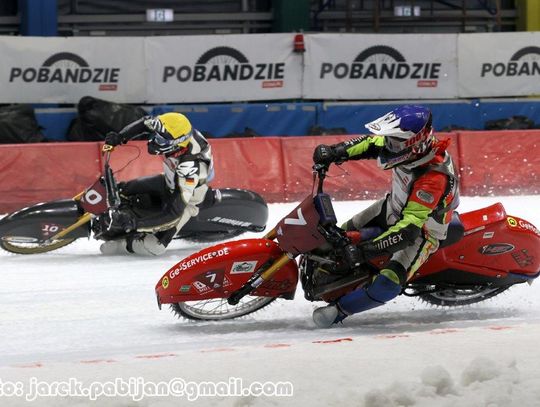 Harald Simon z tytułem Indywidualnego Mistrza Europy w ice speedwayu. Jimmy Olsen najszybszy w Arenie Lodowej