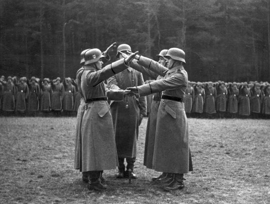 Himmler uznał, że podbite ziemie, także te polskie mogą być rezerwuarem rekrutów dla Waffen-SS Himmler uznał, że podbite ziemie, także te polskie mogą być rezerwuarem rekrutów dla Waffen-SS