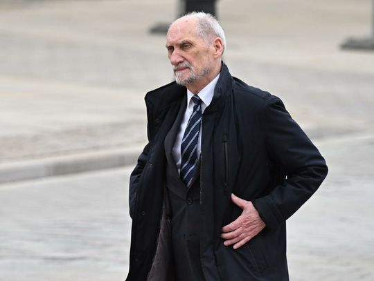 Hołownia: Macierewicz powinien odpowiedzieć za działania podkomisji smoleńskiej