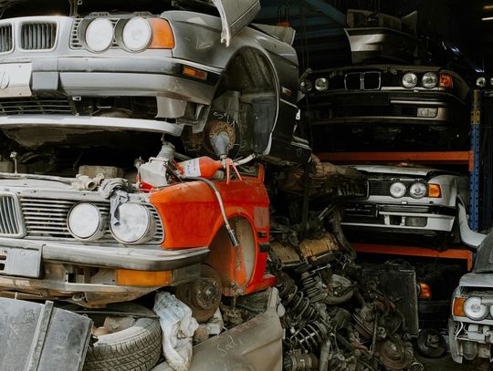 Ile można dostać za złomowanie samochodu i od czego zależy cena?