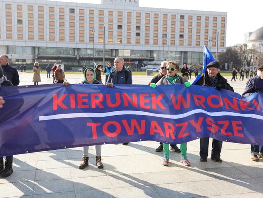 Incydent z prezesem PiS Jarosławem Kaczyńskim podczas uroczystości na pl. Piłsudskiego