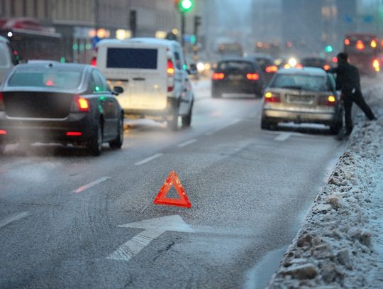 Jak bezpiecznie jeździć zimą