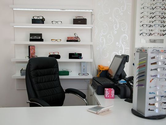 Jak dbać o swoje oczy podczas pracy przy komputerze?