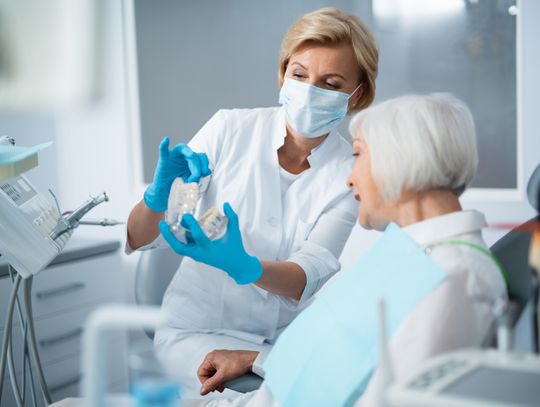 Jak i dlaczego warto uzupełniać braki w uzębieniu? - protetyka