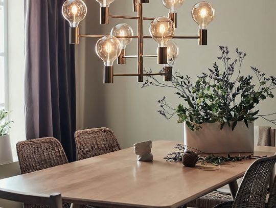 Jak oświetlić duży salon?