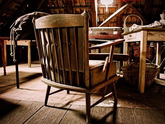 Jak urządzić poddasze ze skosami?