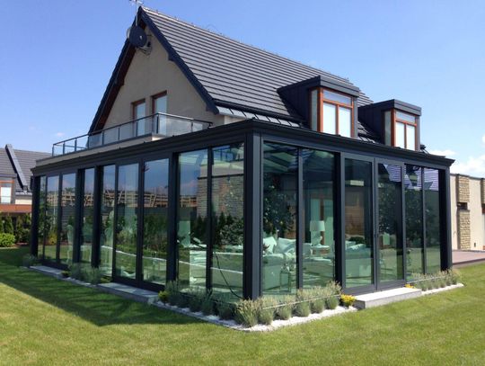 Jak utrzymać ogród zimowy całoroczny w doskonałej kondycji? Porady i wskazówki