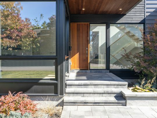 Jak wybrać drzwi wejściowe z montażem: praktyczny poradnik