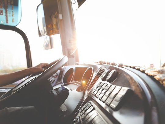 Jakie wyzwania stoją przed zawodowymi kierowcami samochodów ciężarowych?