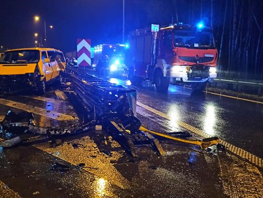 Jedna osoba zginęła w zderzeniu busa z ciężarówką na ósemce w okolicach Wolborza