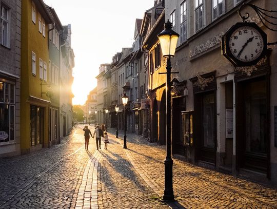 Jest nas coraz mniej. Polaków ubywa. Jesteśmy też coraz starsi 