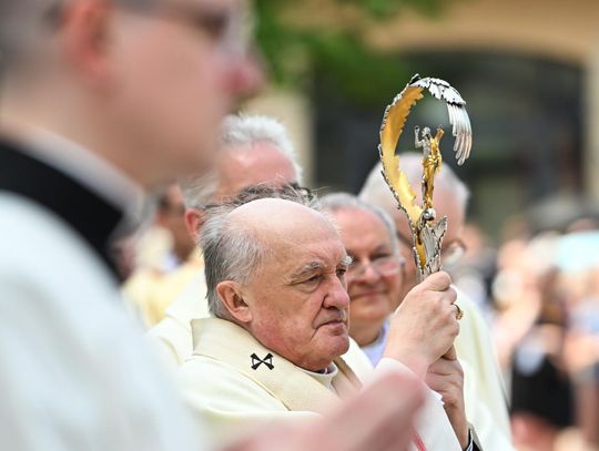 Kard. Nycz: świeckości państwa nie przekreślają ani znaki religijne, ani krzyże