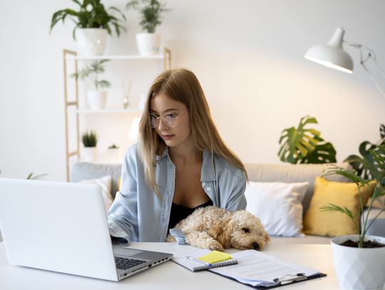 Kawa, która wreszcie nie stygnie - czyli kubek termiczny jako największy wybawca na home office