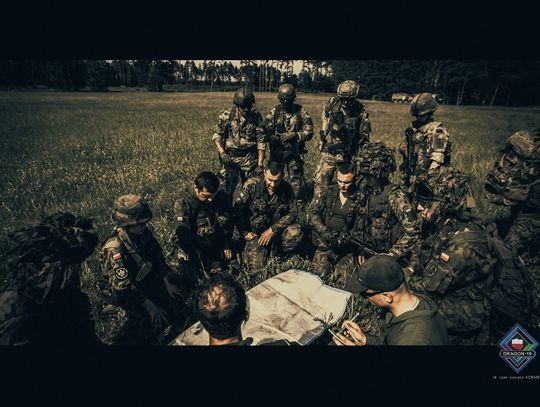 Kawalerzyści na poligonie