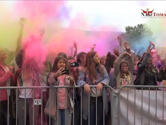 Kolorowy Holi Festival. Przyszły tłumy mimo deszczu