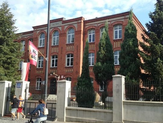 Konkurs na dyrektora „Dąbrowszczaka”. Powiat szuka nowego szefa I LO