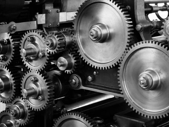 Kontrola jakości w produkcji elementów metalowych: dlaczego jest tak ważna i jak przebiega?