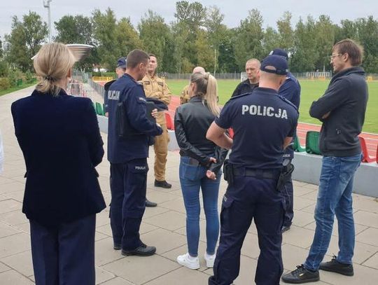 Kontrola służb na Stadionie Miejskim przed meczem Pucharu Polski