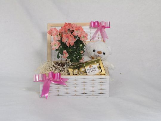 Kosz prezentowy — praktyczny przewodnik po idealnym upominku w 2026 roku