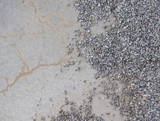 Kruszony beton — poradnik: zastosowania i transport w Łodzi