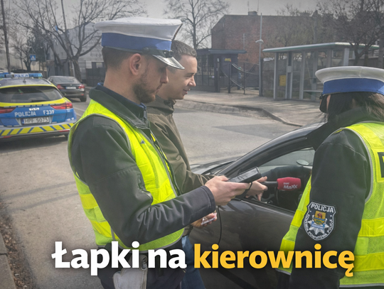 „Łapki na kierownicę”. Policja przypomina: telefon za kierownicą to realne zagrożenie