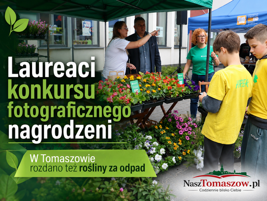 Laureaci konkursu fotograficznego nagrodzeni. W Tomaszowie rozdano też rośliny za odpady