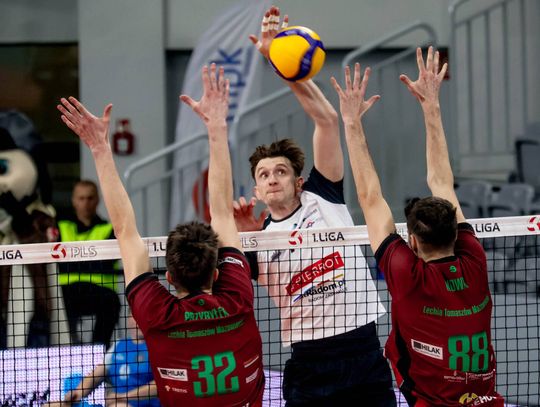 Lechia zaczęła od zwycięstwa, ale Radom odwrócił losy meczu. Czarni lepsi w czterech setach