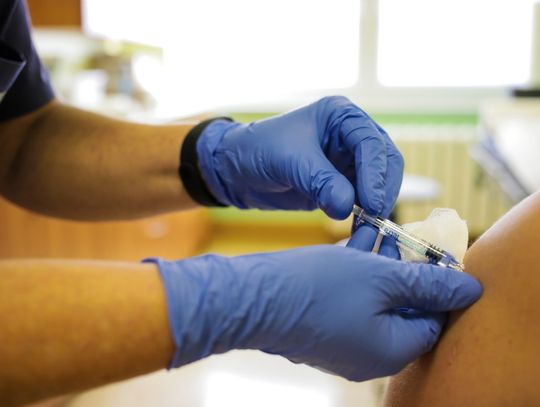 Lekarze zachęcają osoby starsze do szczepień przeciw grypie