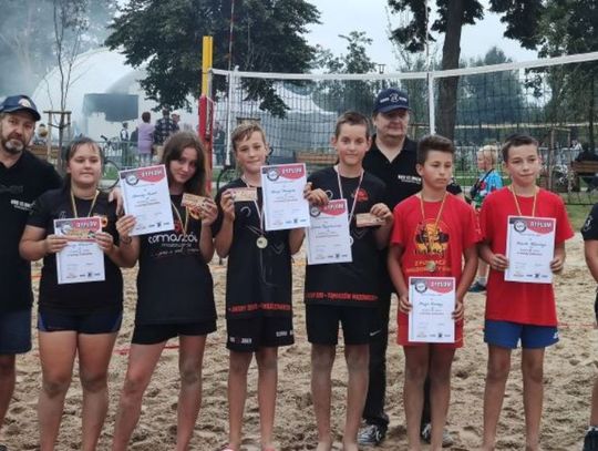 Lokalny i niebanalny turniej  Akademii Siatkówki "JOKER"