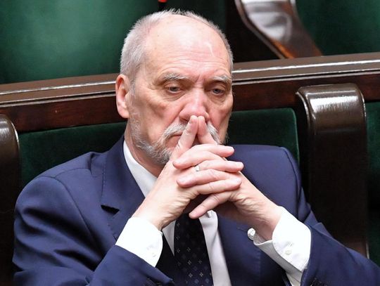 Macierewicz: przyczyną techniczną katastrofy pod Smoleńskiem były przynajmniej dwie eksplozje