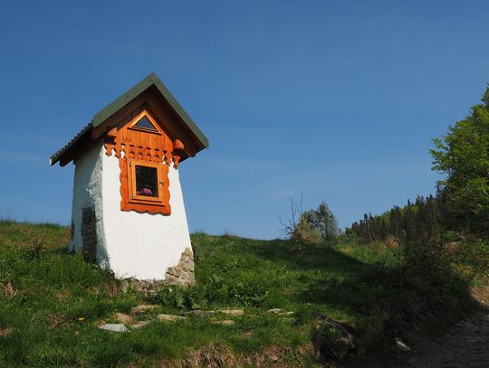 Majówki przed kapliczkami to narodowy skarb, który trzeba zachować