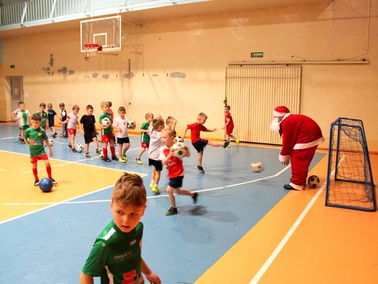 Małych Lechistów odwiedził Mikołaj, starsi zagrali w bowling