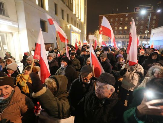 Manifestacja "w obronie polskich mediów" przed siedzibą TAI