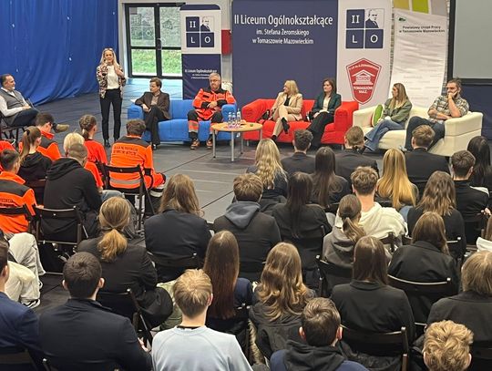 Medycyna z bliska. Uczniowie tomaszowskich liceów spotkali się z przedstawicielami zawodów medycznych Medycyna z bliska. Uczniowie tomaszowskich liceów spotkali się z przedstawicielami zawodów medycznych