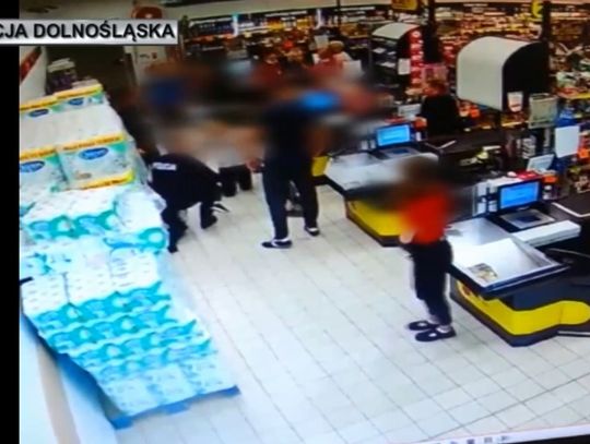 Miał zasinioną twarz, nie oddychał i krwawił. Policjant uratował czterolatka