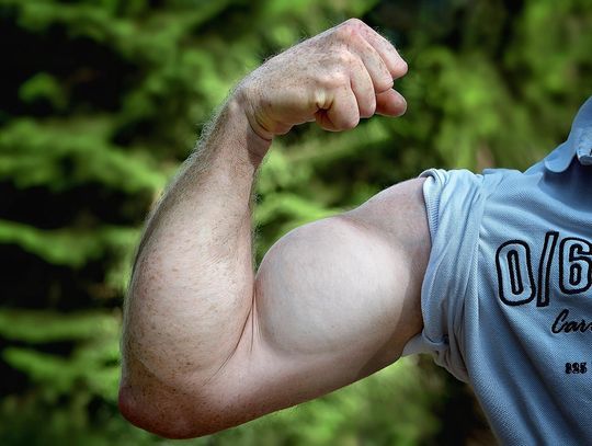 Międzynarodowy Dzień Mężczyzn – święto skarpetek nie do pary i pilotów od telewizora