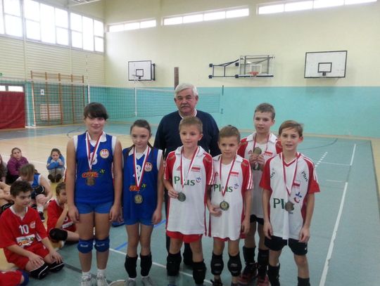 Mikołajki- 2013 – Wojewódzki  Turniej Mini Piłki Siatkowej - 30 lecie Szkoły na Niebrowie