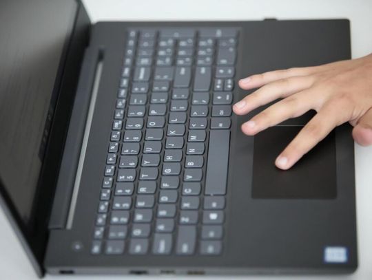 Miłość z internetu mniej intensywna? Wyniki międzynarodowych badań