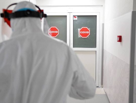 Minionej doby 3275 zakażeń koronawirusem, zmarły 23 osoby z COVID-19