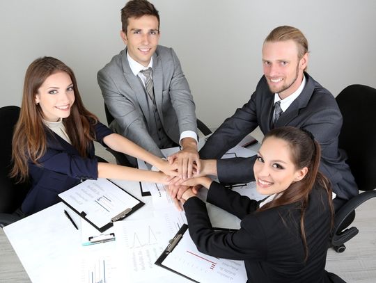 Młody, zdolny i... wolny od długów